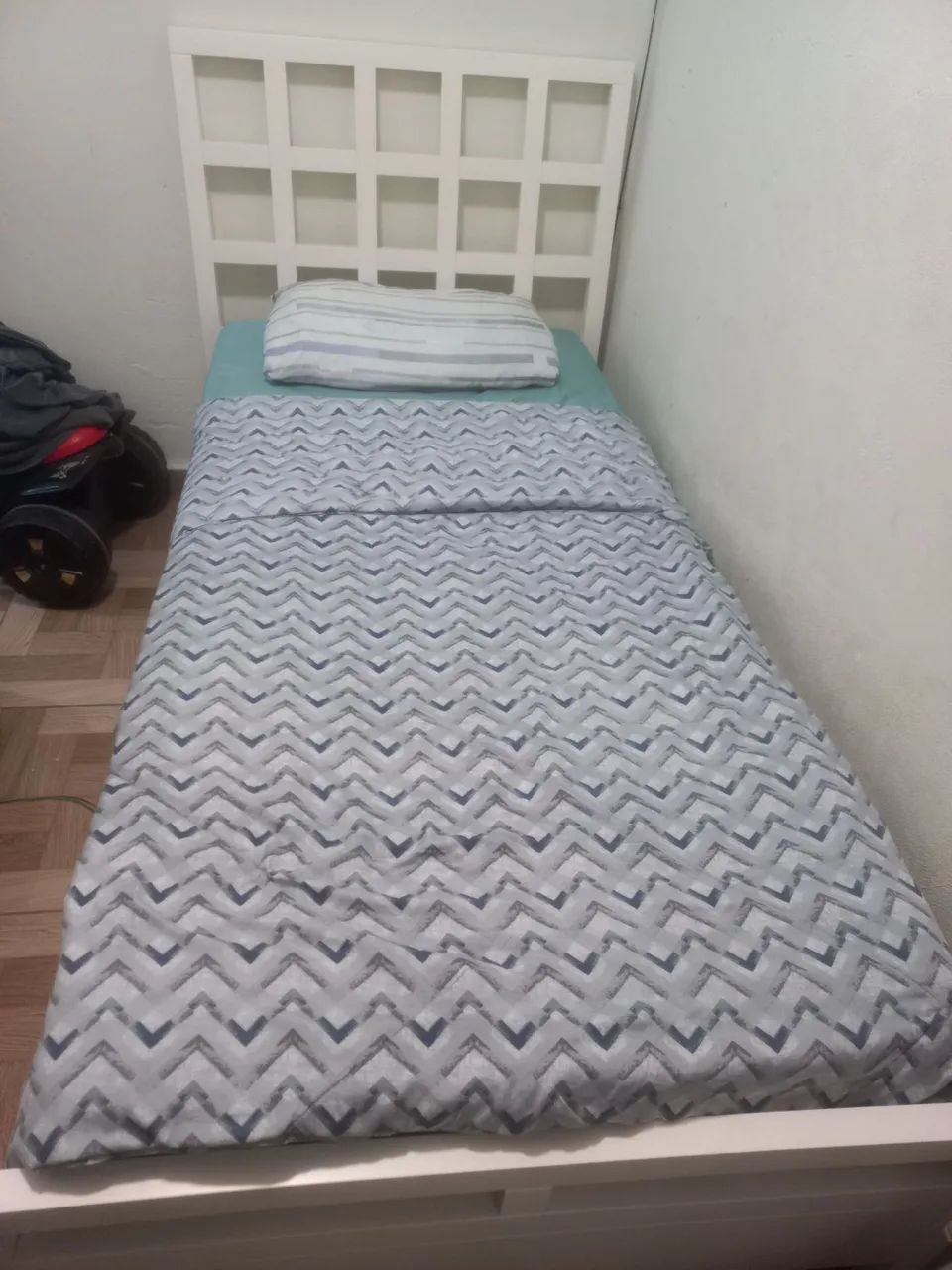 Cama solteiro excelente estado 