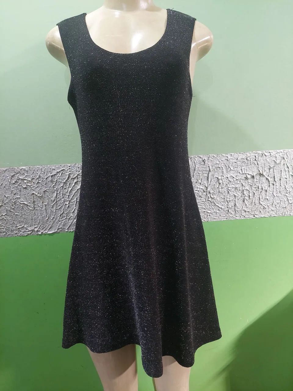 LIQUIDAÇÃO HOJE!! Vestido curto com brilho Tam.M/G 