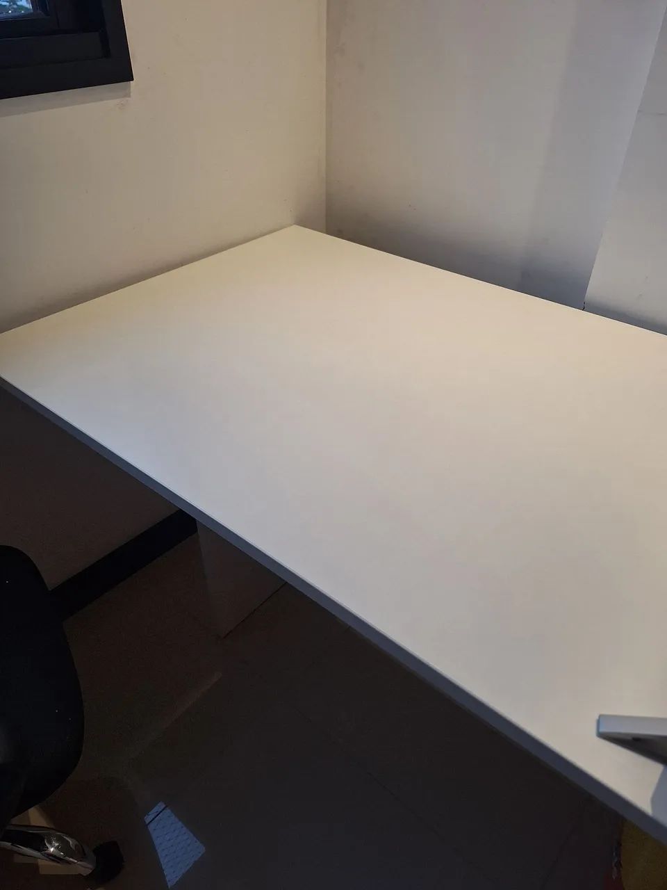Mesa Branca Tok&Stock 