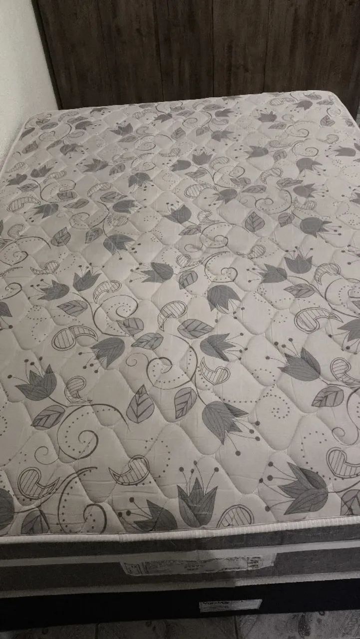 Vendo cama de box de casal