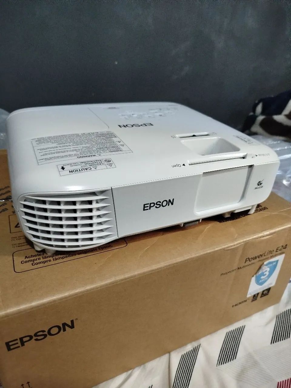  Projetor Epson PowerLite E24 - Vendo ou troco por celular - Foto 2