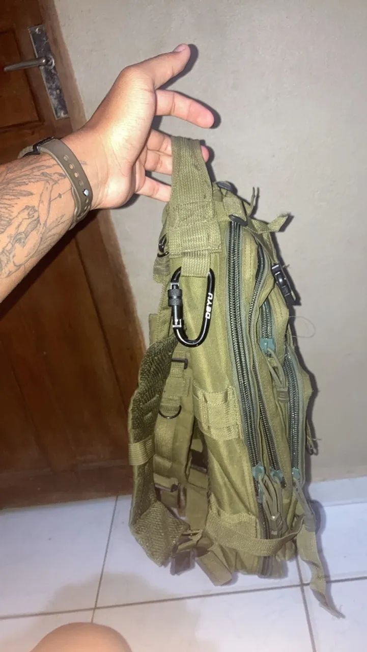 Vende se bolsa tática 30 litros  - Foto 2