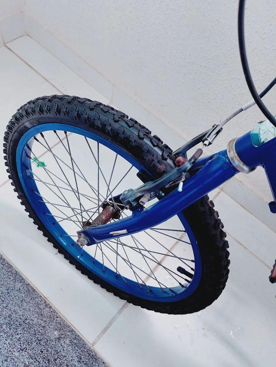 Bicicleta infantil aro 20 - Foto 4