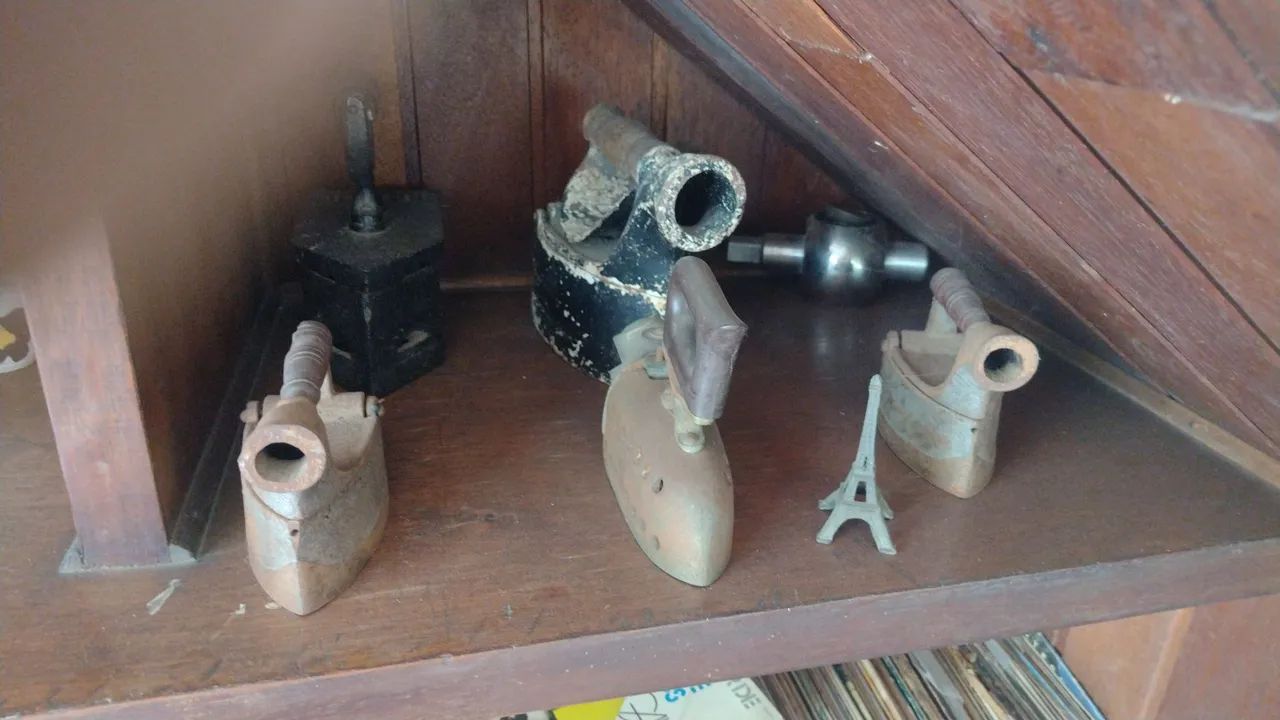 Ferro antigo de passar roupa 