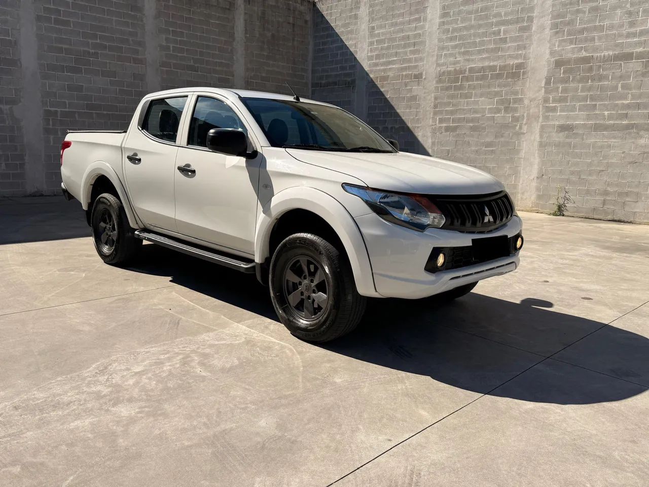 Mitsubishi L200 2023