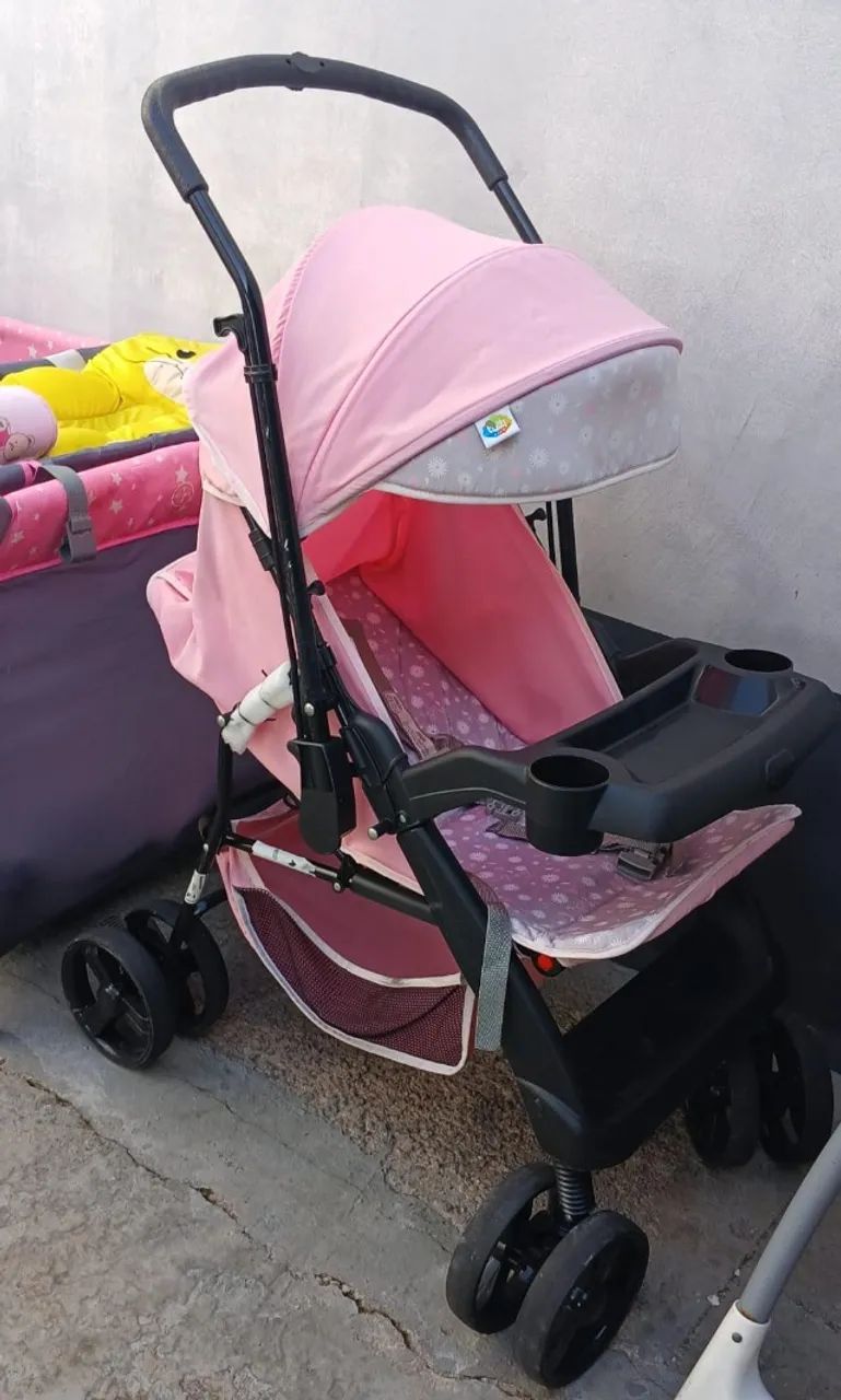 Carrinho e berço de bebê 