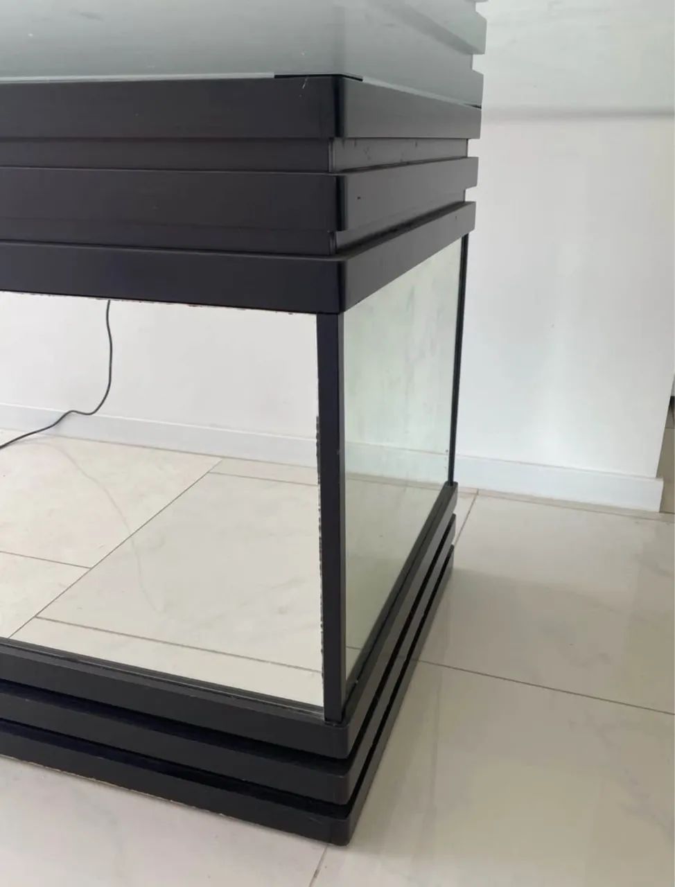 Mesa de jantar tampo de vidro 8 lugares 1,40x1,40m - Foto 4