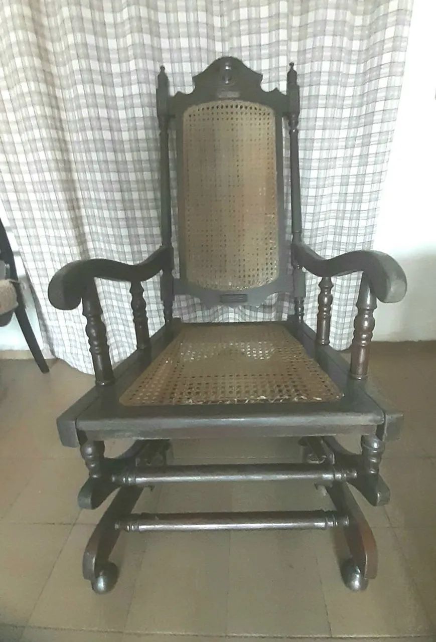 Cadeira de balanço antiga