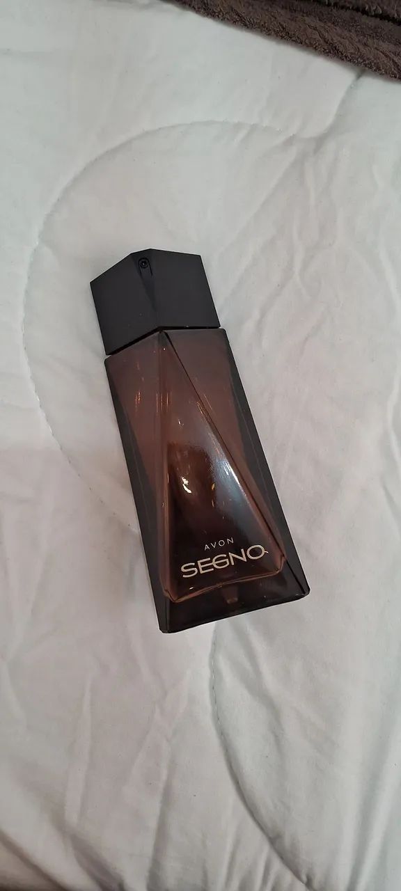 Perfume masculino amadeirado