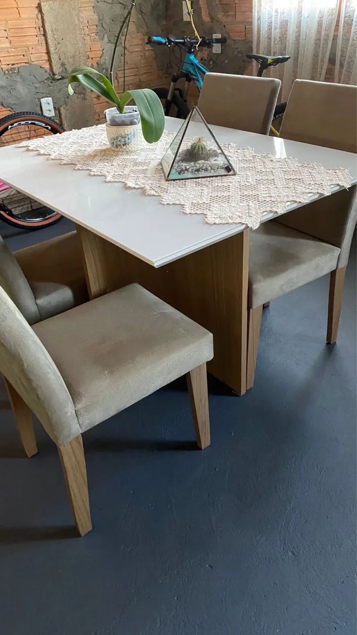 Mesa com 4 cadeiras 65704316409857122