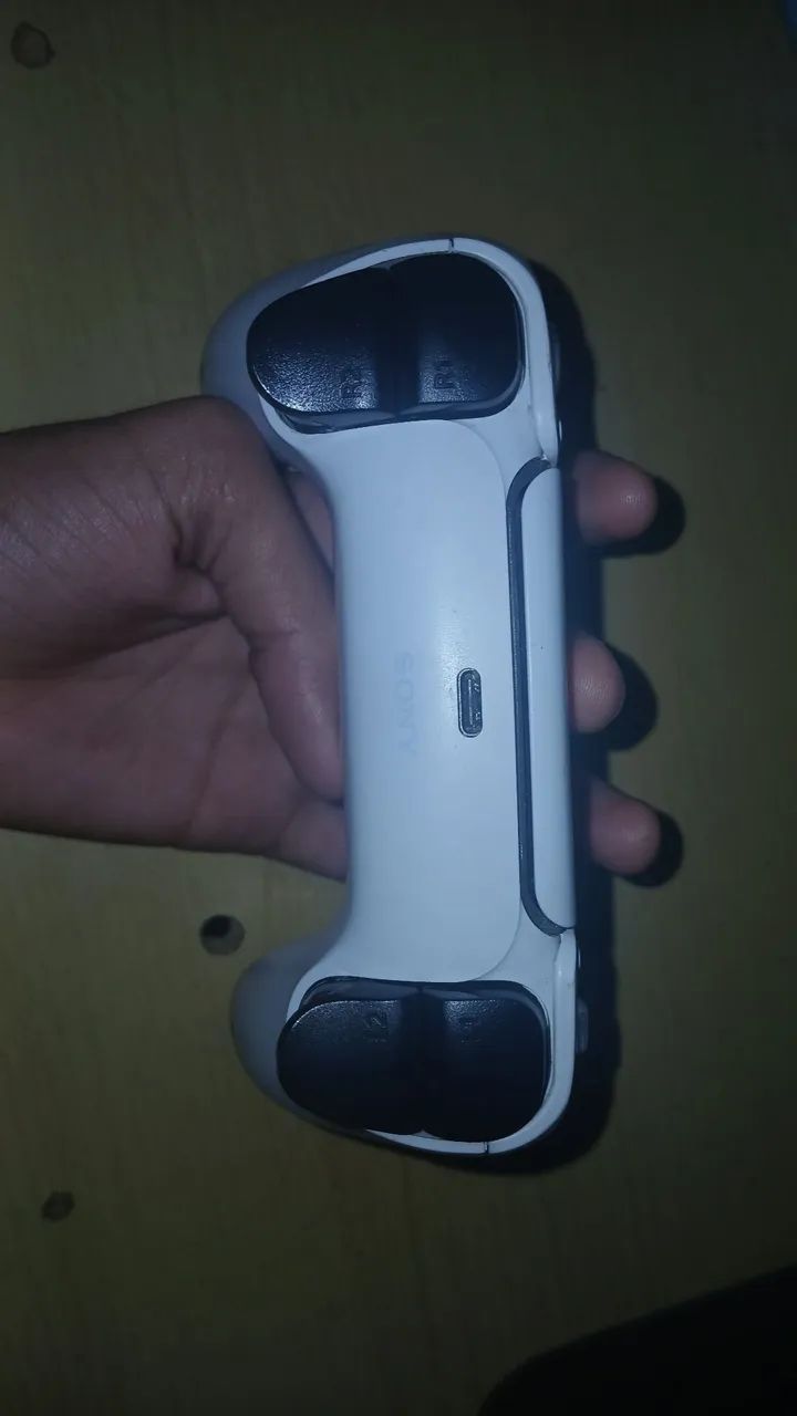 CONTROLE DE PS5 USADO!!!! ( 1 analógico quebrado ao meio mais funcionando normalmente ) - Foto 5