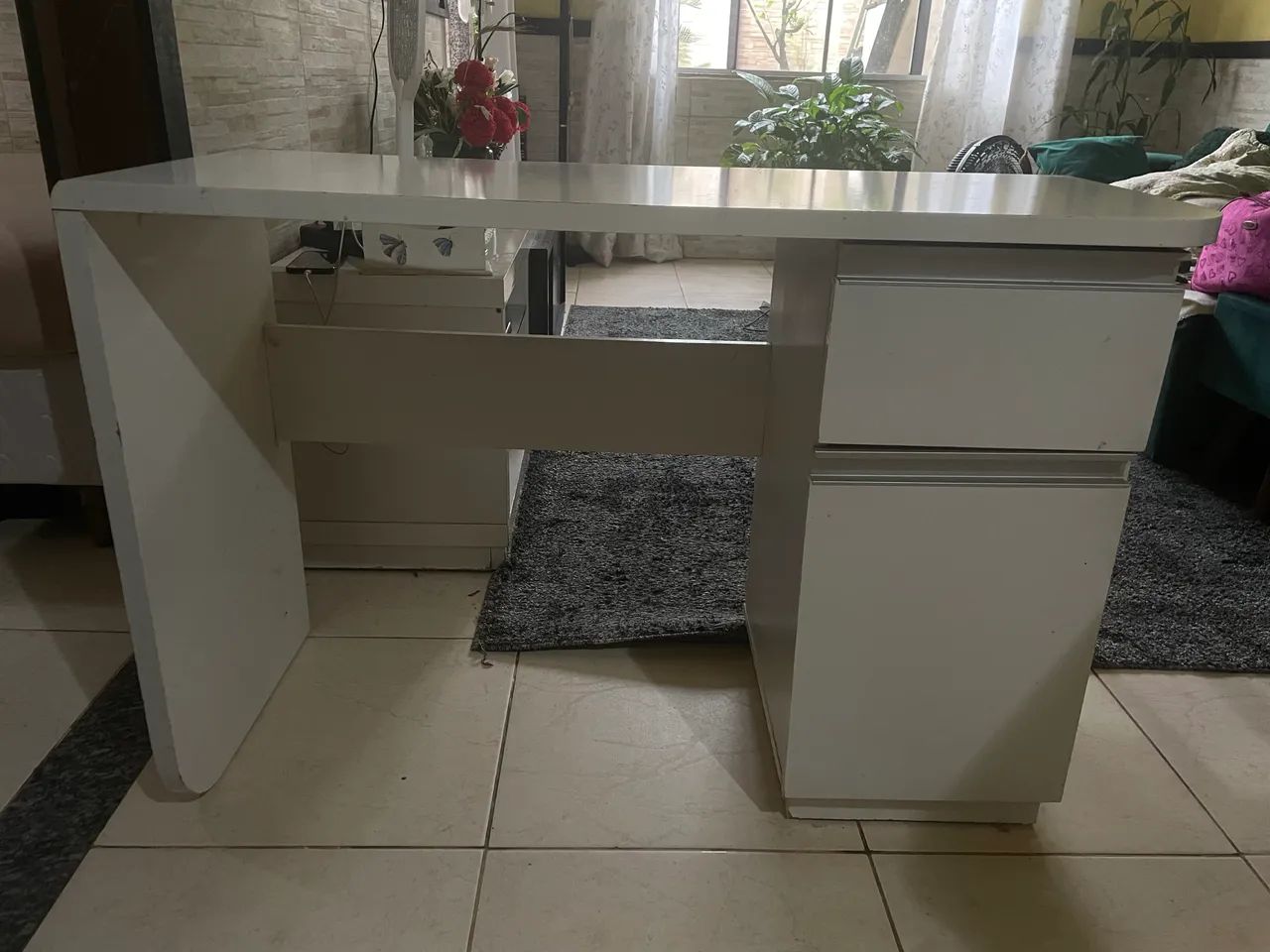 Mesa de escritório em perfeito estado 