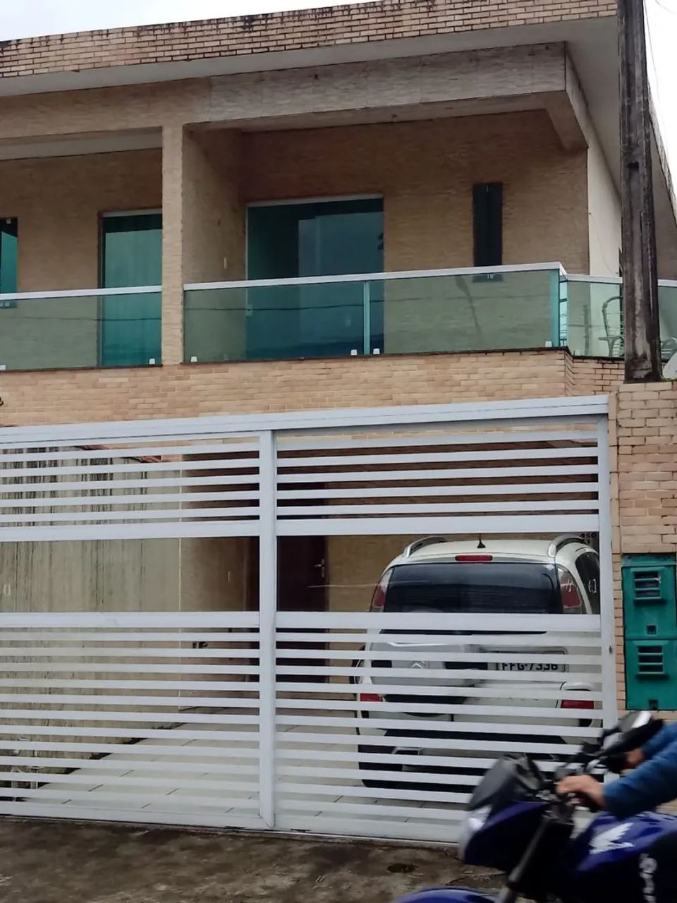 Alugo casa sobreposta baixa 2 dormitórios 