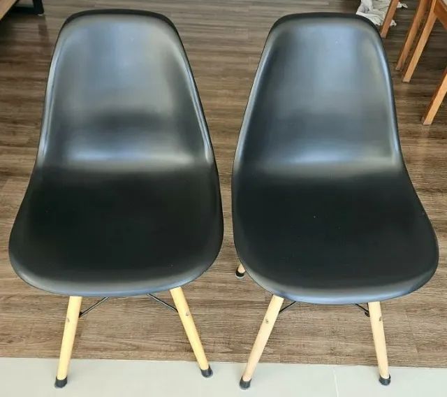 Cadeiras modelo Eames Eiffel 