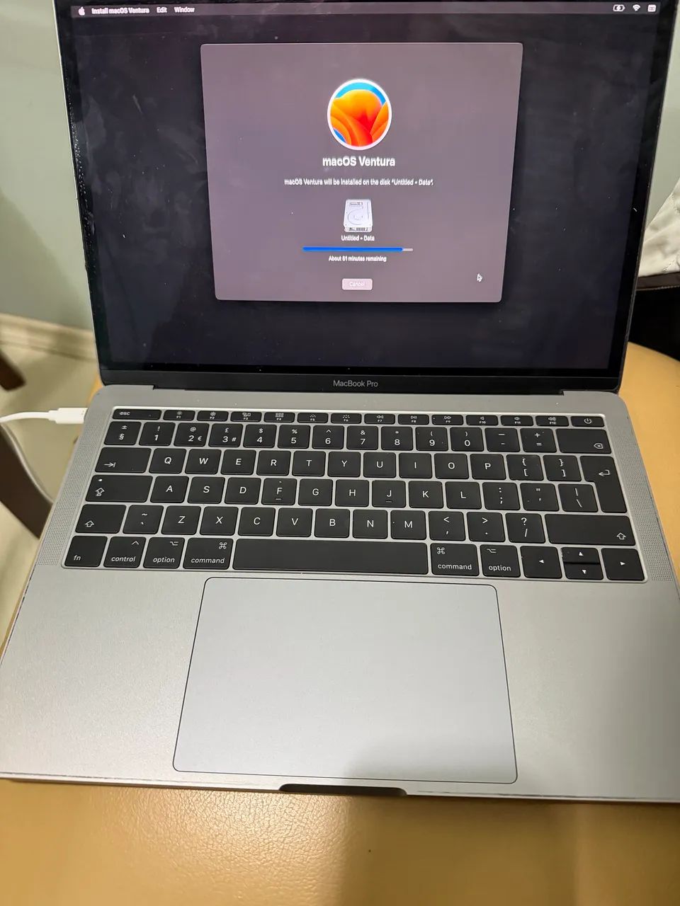 MacBook Pro 2017 13 i5 8GB 128SSD iPhone 