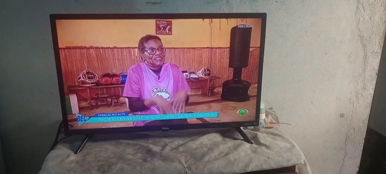 Vende-se uma TV 32 polegadas smart tudo funcionando - Foto 2
