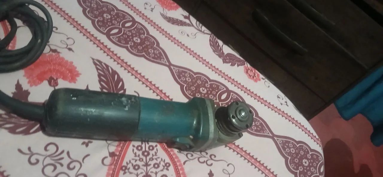 Vendo esmerilhadeira makita 250reais sou de pvh rl