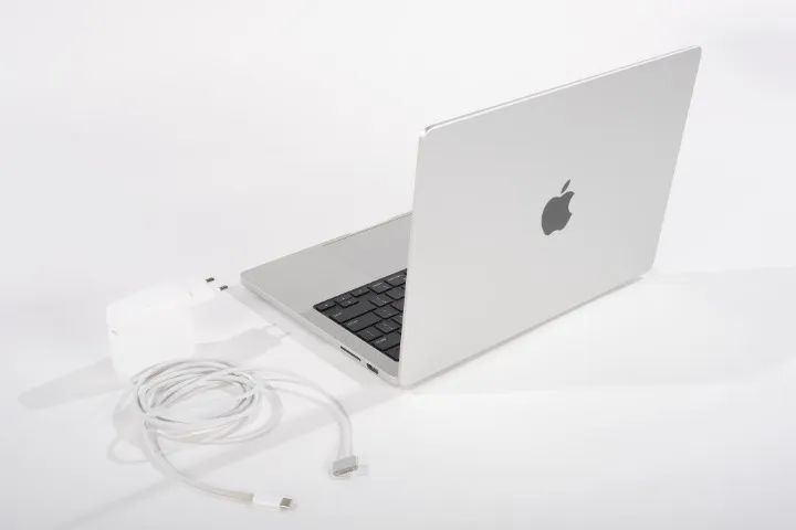 Macbook Pro M3 14 Silver 8gb De Ram 512gb Ssd - Foto 2