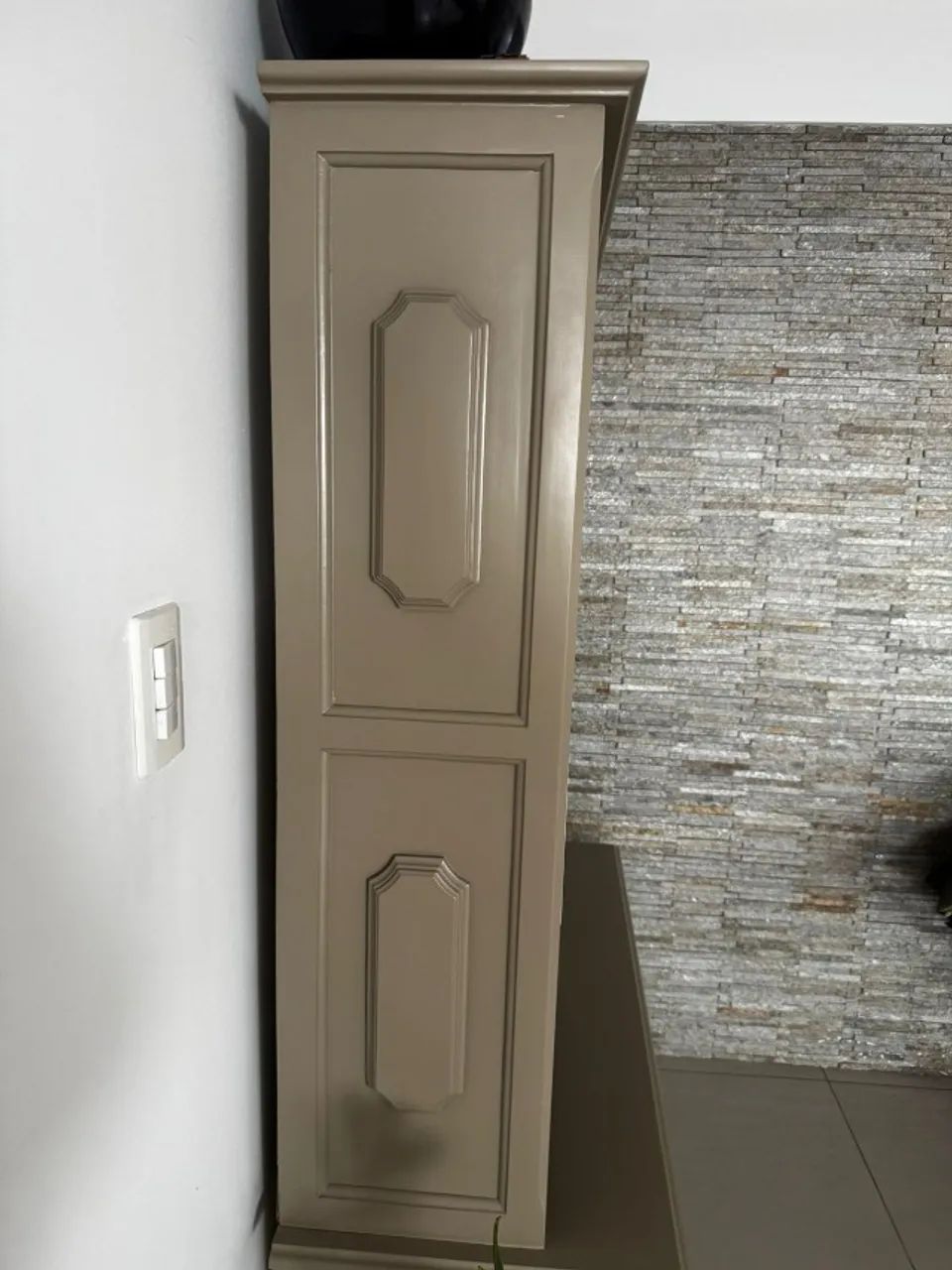 Cristaleira Colonial em Mogno Maciço Laqueada, Impecável e Muito Conservada. - Foto 5