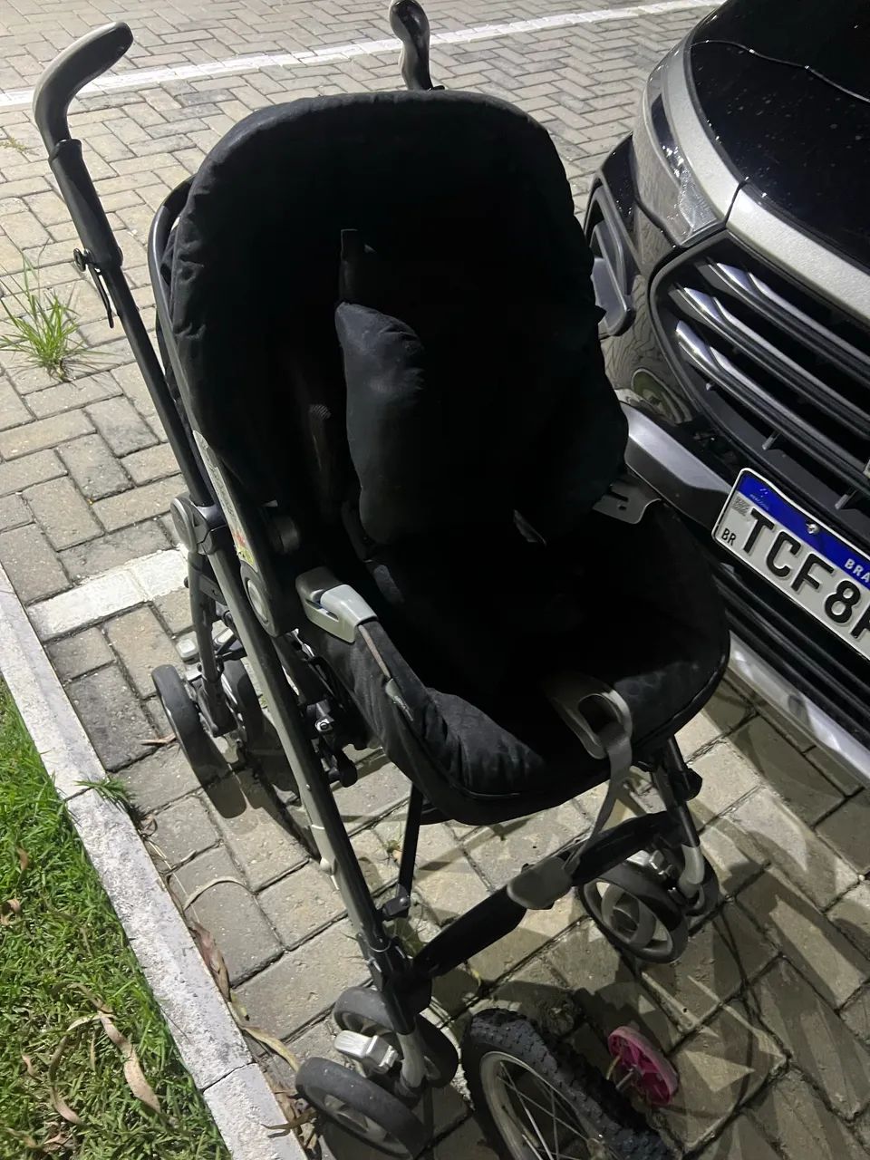 Carrinho de bebê com bb conforto