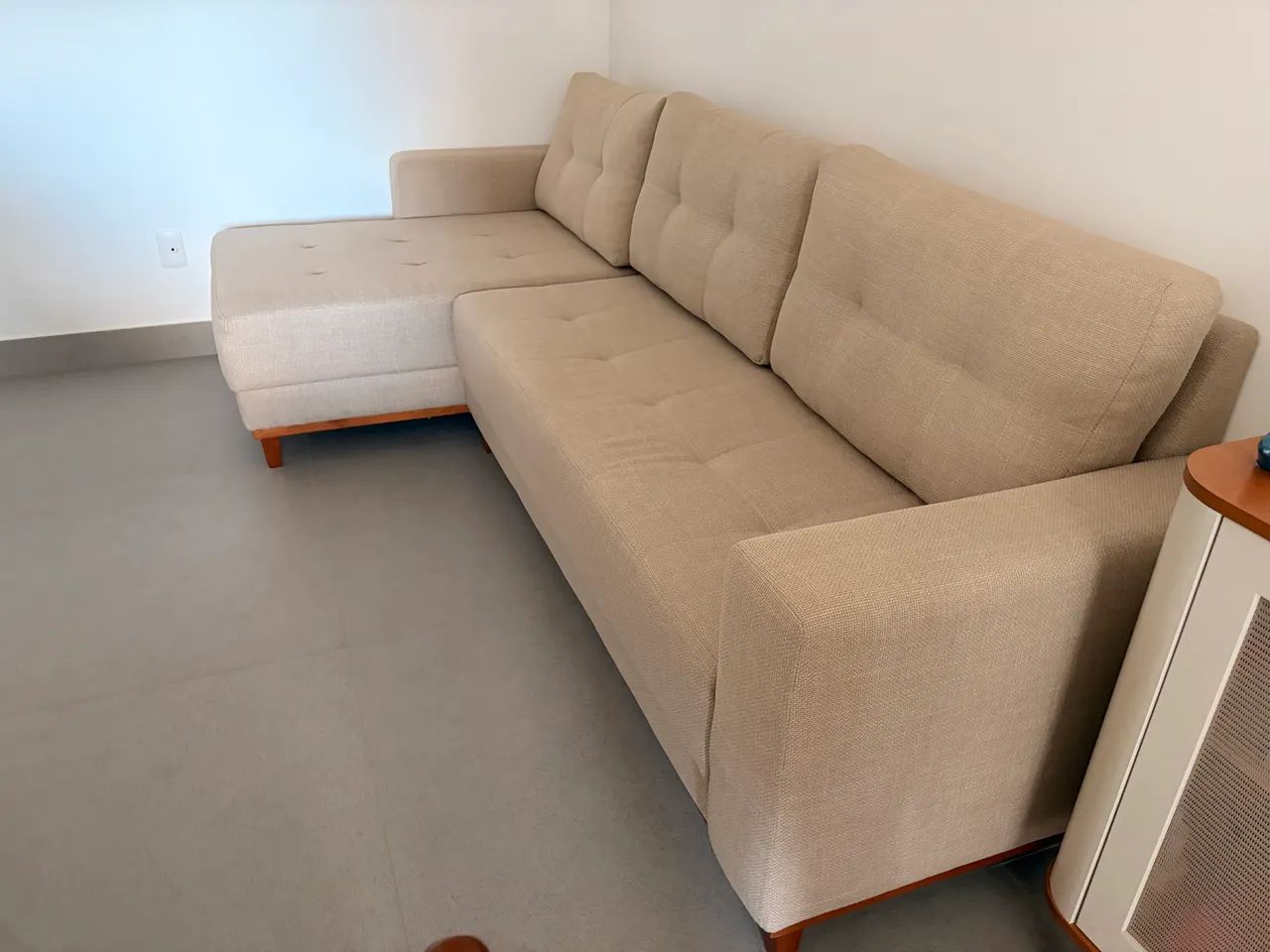 Sofá de linho com chaise - 2,80 m - Estado de NOVO - Foto 2