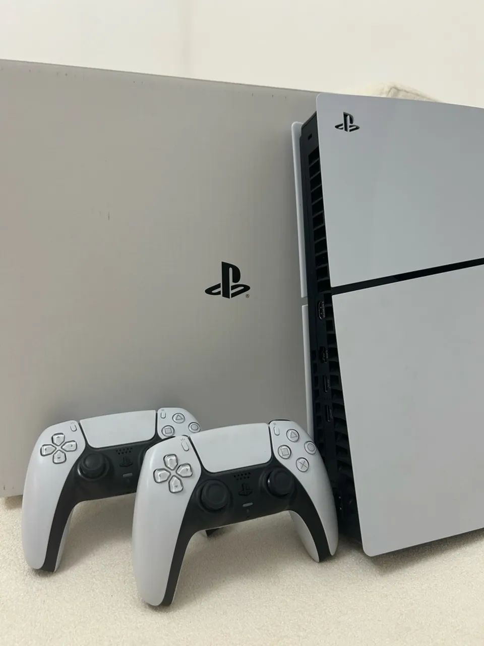 Ps5 slim com 2 controles - Foto 2