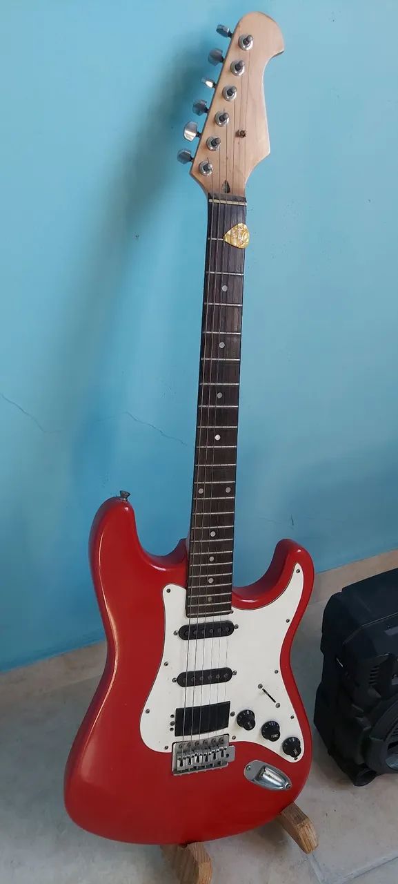 Kit Guitarra Stratocaster, caixa, capa e cabo P10 - Foto 4