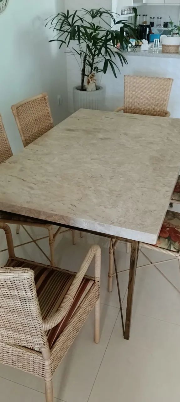 Mesa de jantar em mármore e ferro com 6 cadeiras