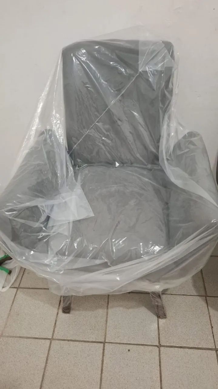 Poltrona nova nunca usada apropriada para salão sala de estar escritório