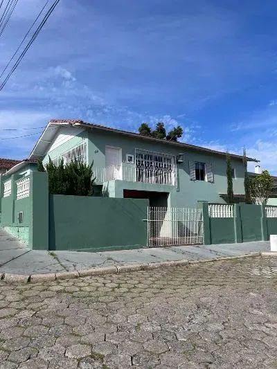 Jardim Atlântico casa de esquina, próximo ao Super "A".
