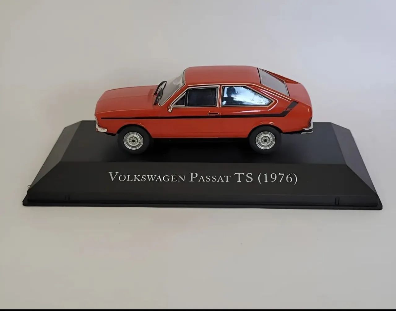 VW Passat 1976 miniatura  - Foto 3