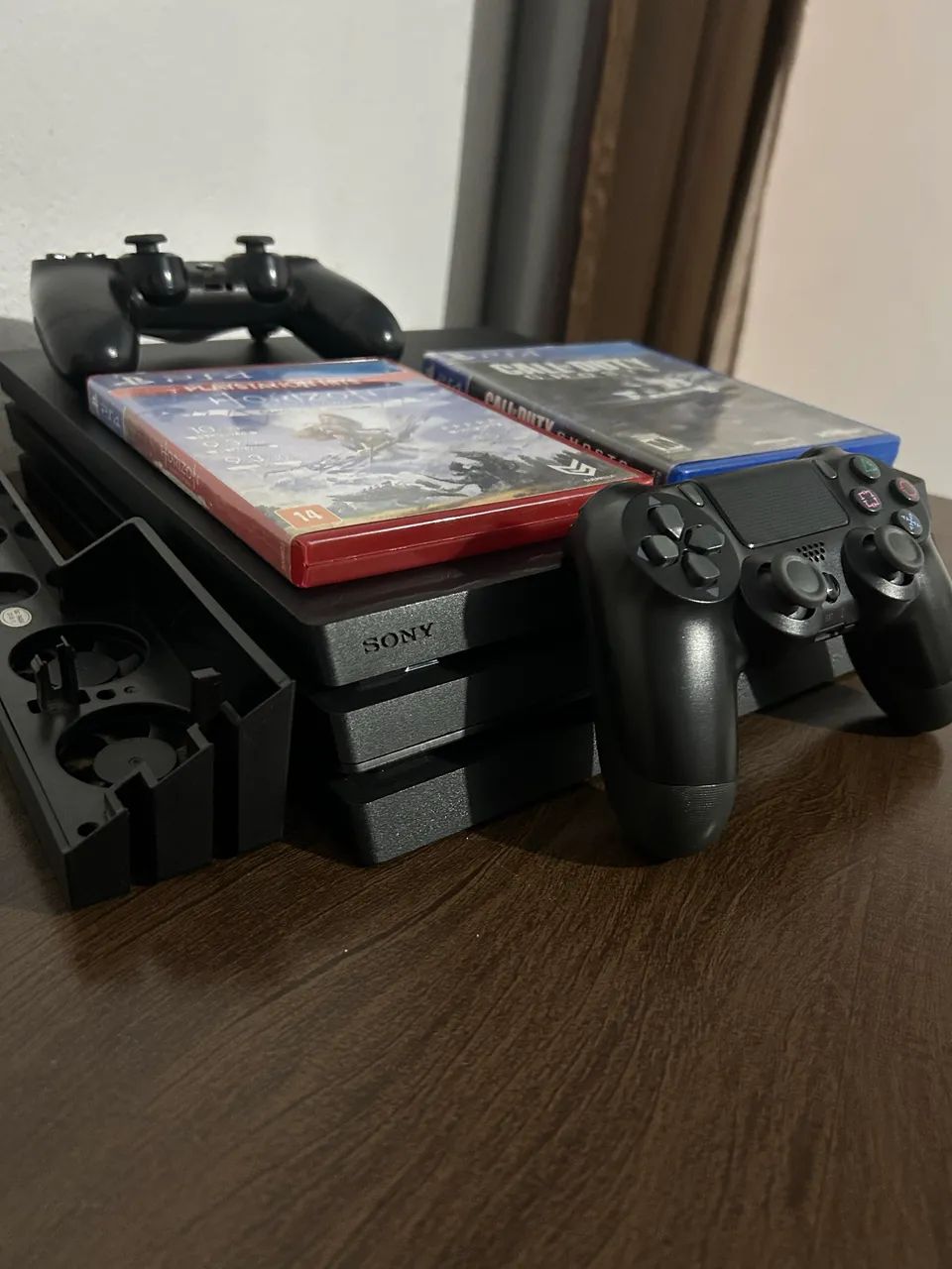 Playstation 4 PRO + jogos e cooles de refrigeração  - Foto 2