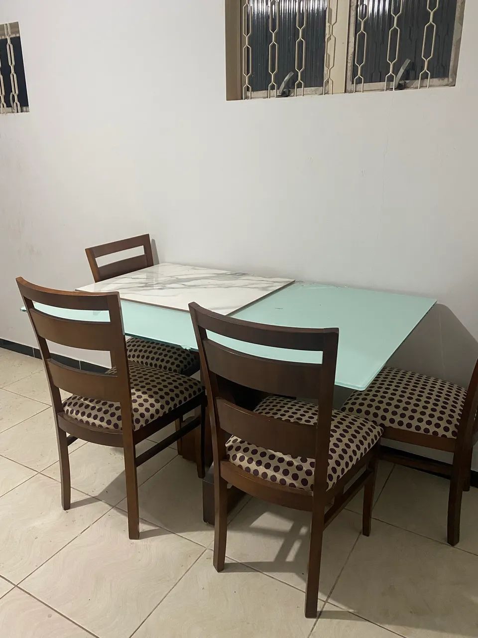 Mesa de jantar de madeira + 4 cadeiras - Foto 2