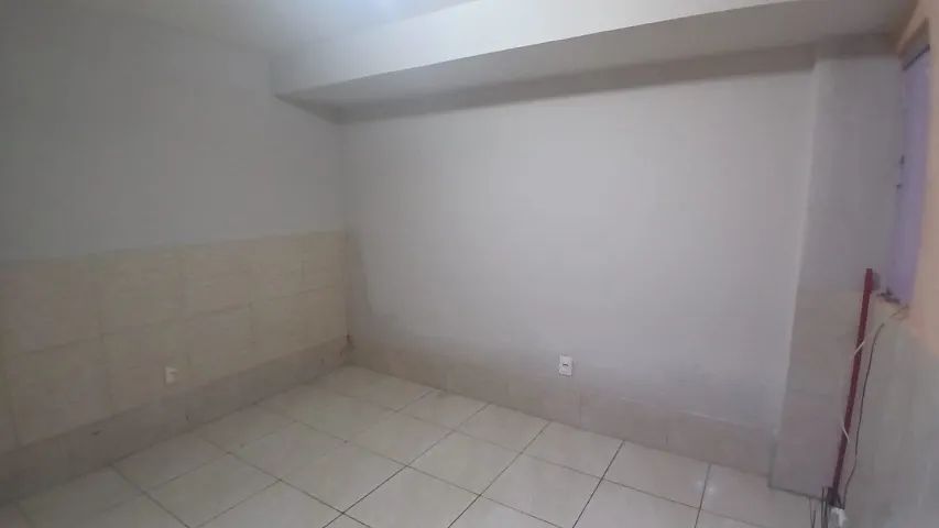Vendo apartamento 2 quartos , muito barato. Subsolo de frente pra rua com janela pra rua.  - Foto 2