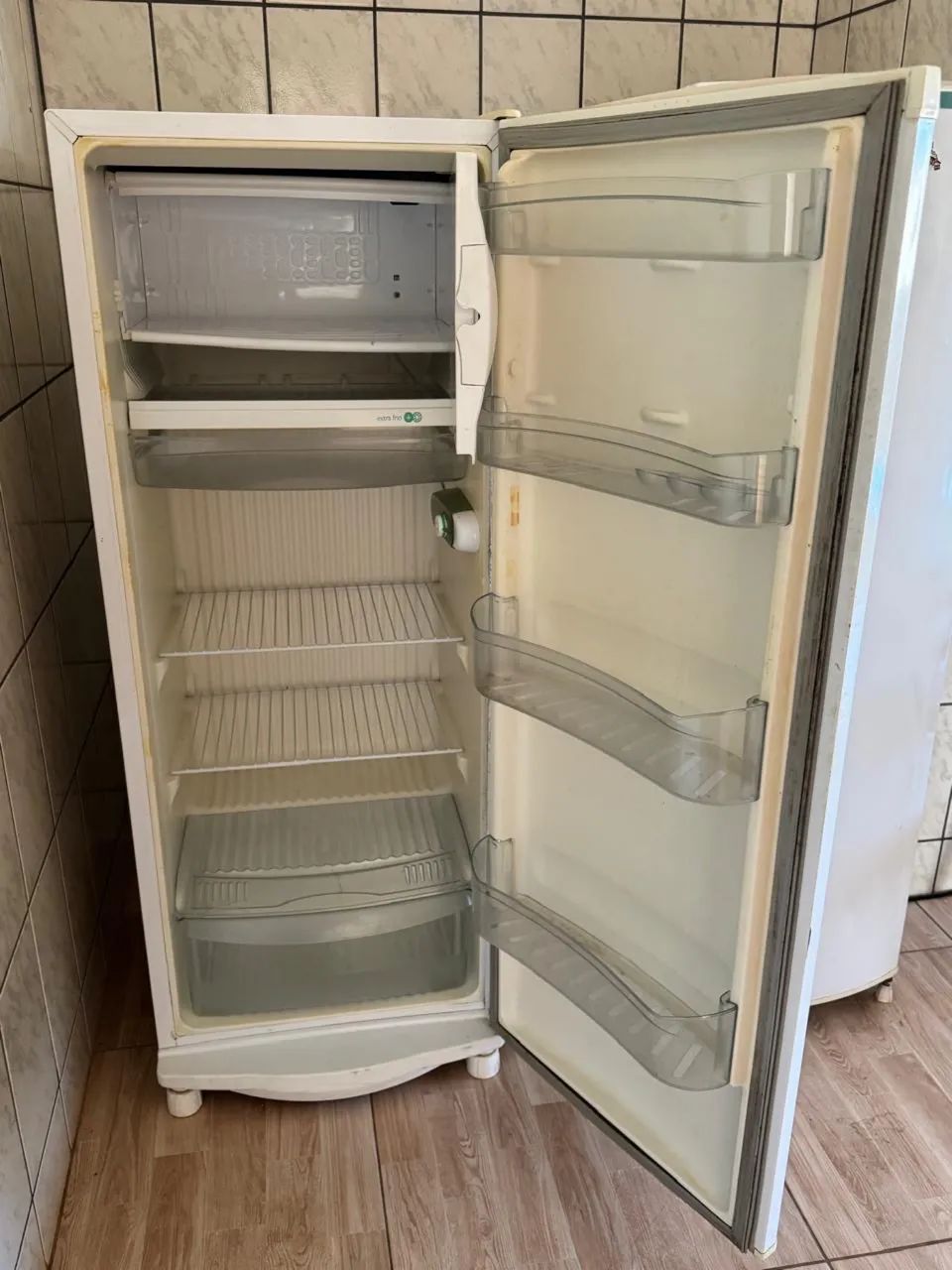 Geladeira cônsul em ótimo estado 