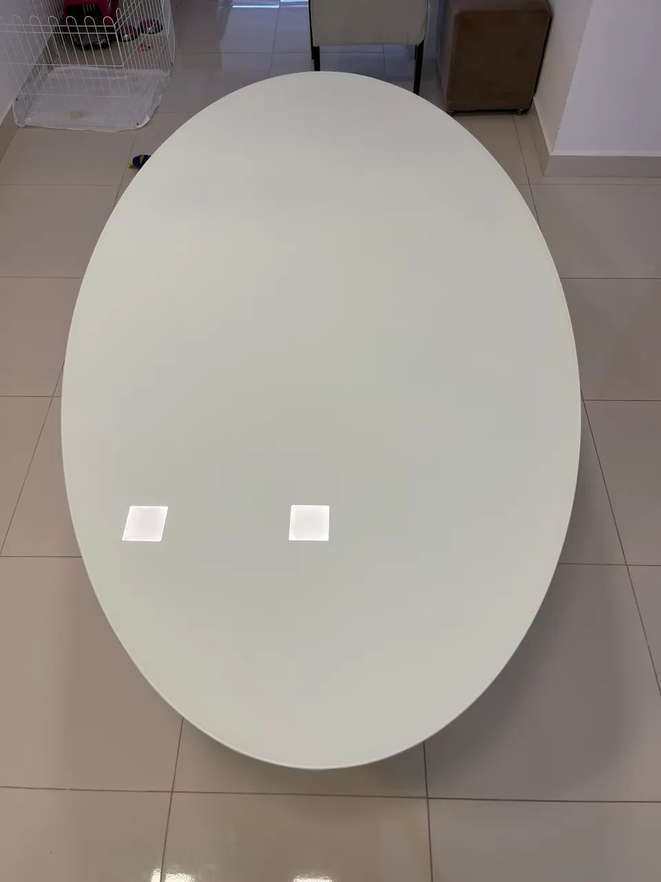 Mesa de jantar laqueada com vidro