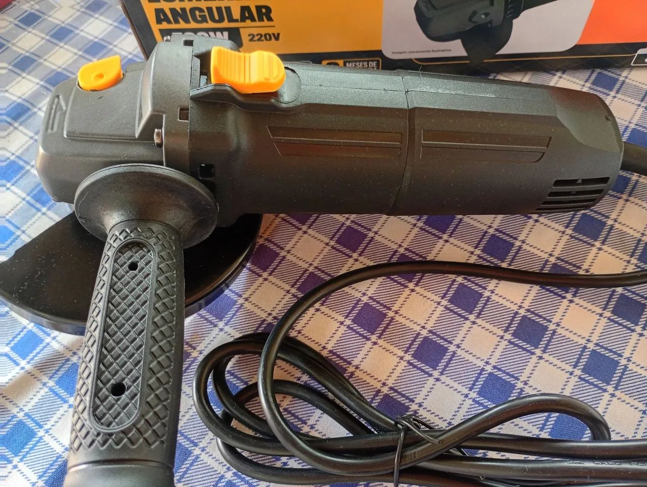 Esmerilhadeira 220v?