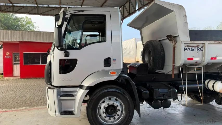 Cargo 1723 Basculante - Foto 5