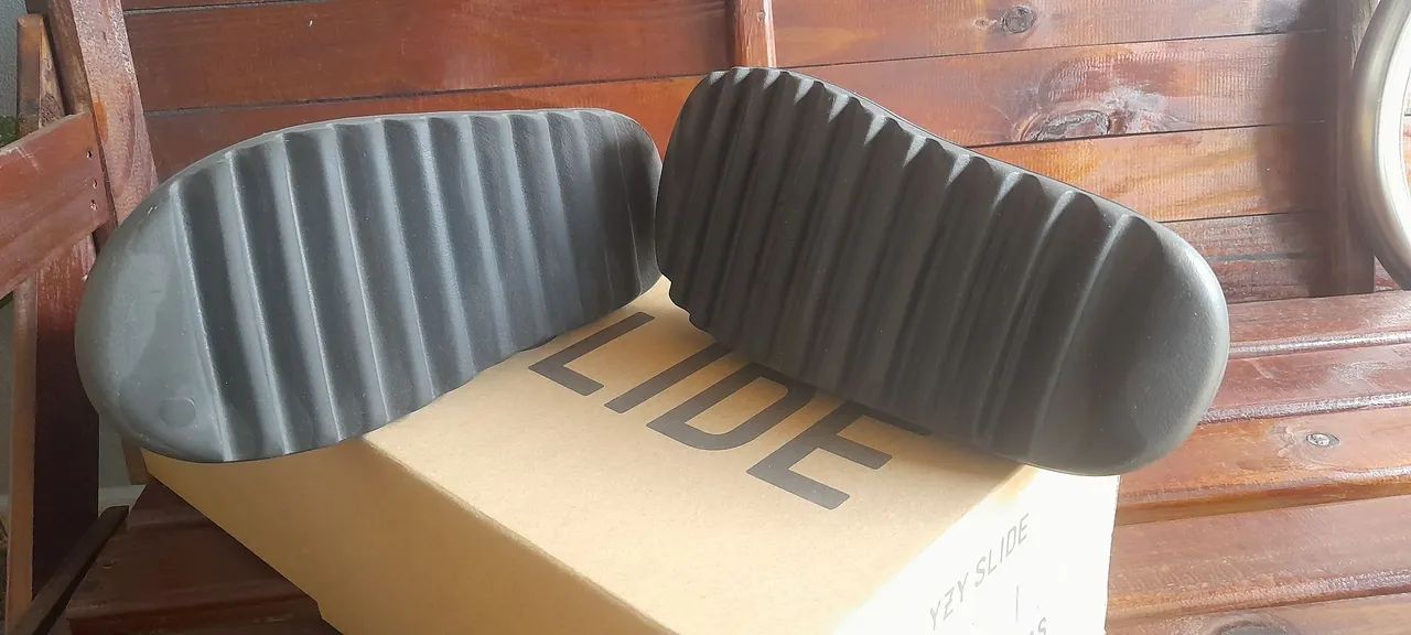 Yeezy slide original tamanho 41 cinza - Foto 5