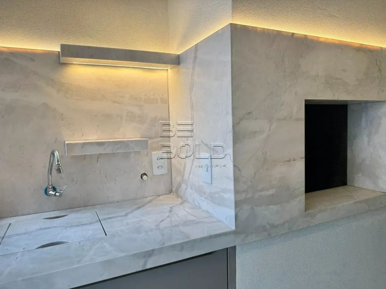 Cobertura com 4 dormitórios em Coqueiros - Foto 4