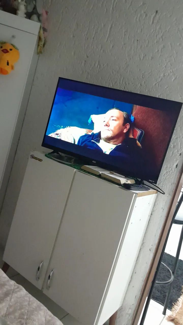 Vendo tv smart Nova com controle  - Foto 3