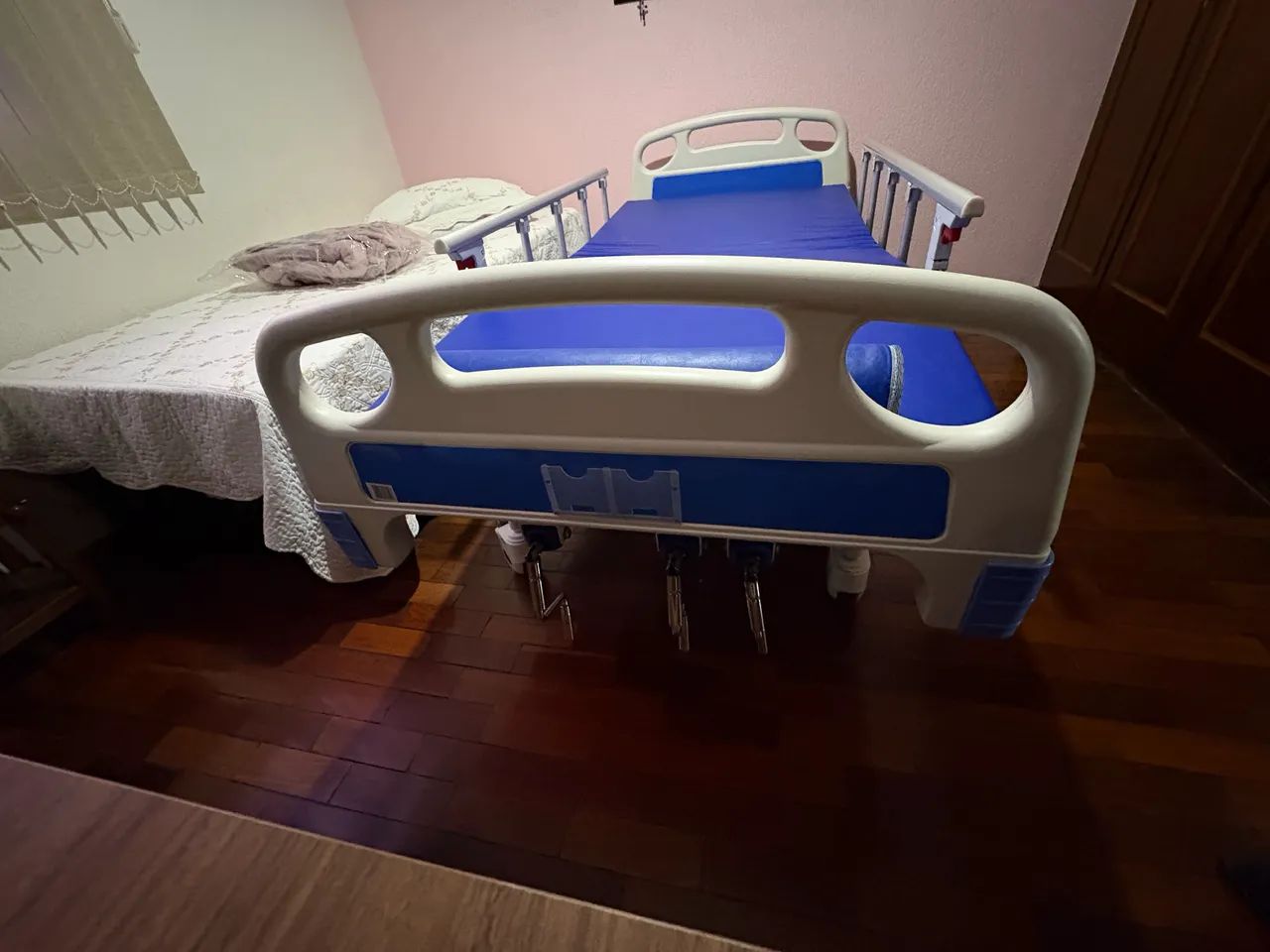 Cama Hospitalar Manual DX3 3 Movimentos até 200 Kg Dellamed