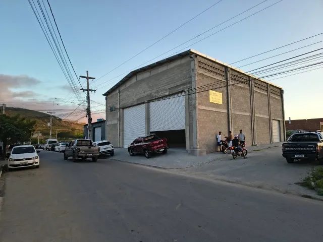 ALUGA-SE GALPÃO 