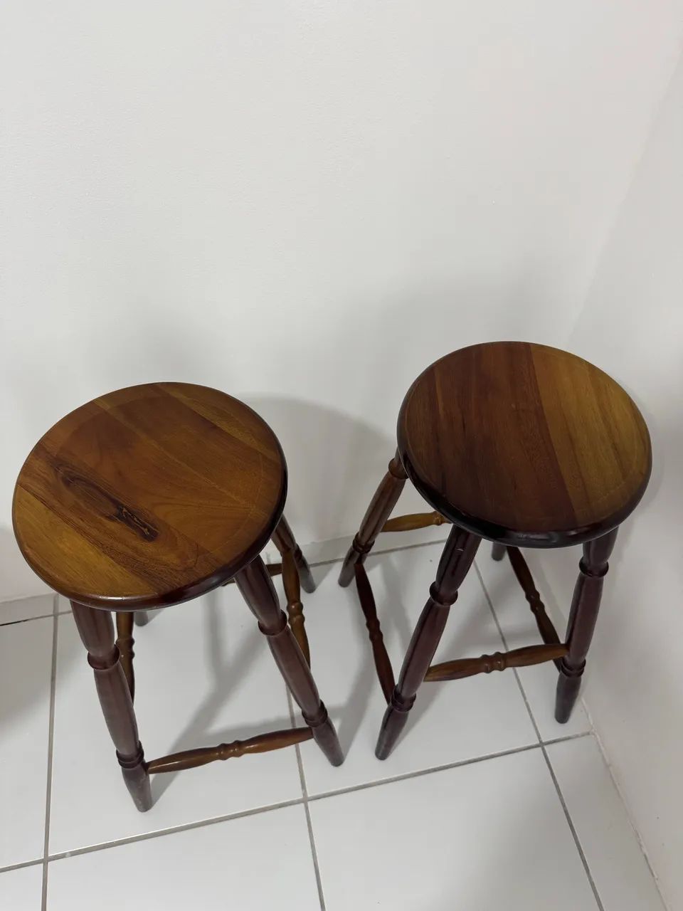 Bancos de madeira maciça  - Foto 2