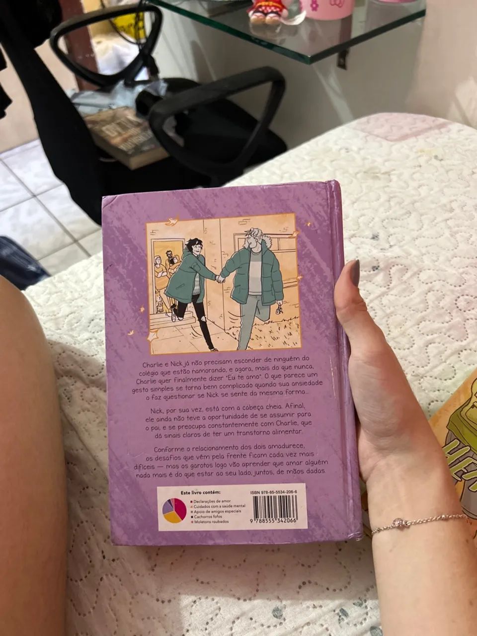 Livro Heartstopper Volume 4 - Foto 3