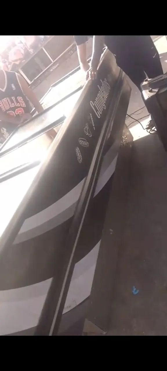 Vendo excelente ilha de frios e congelados 