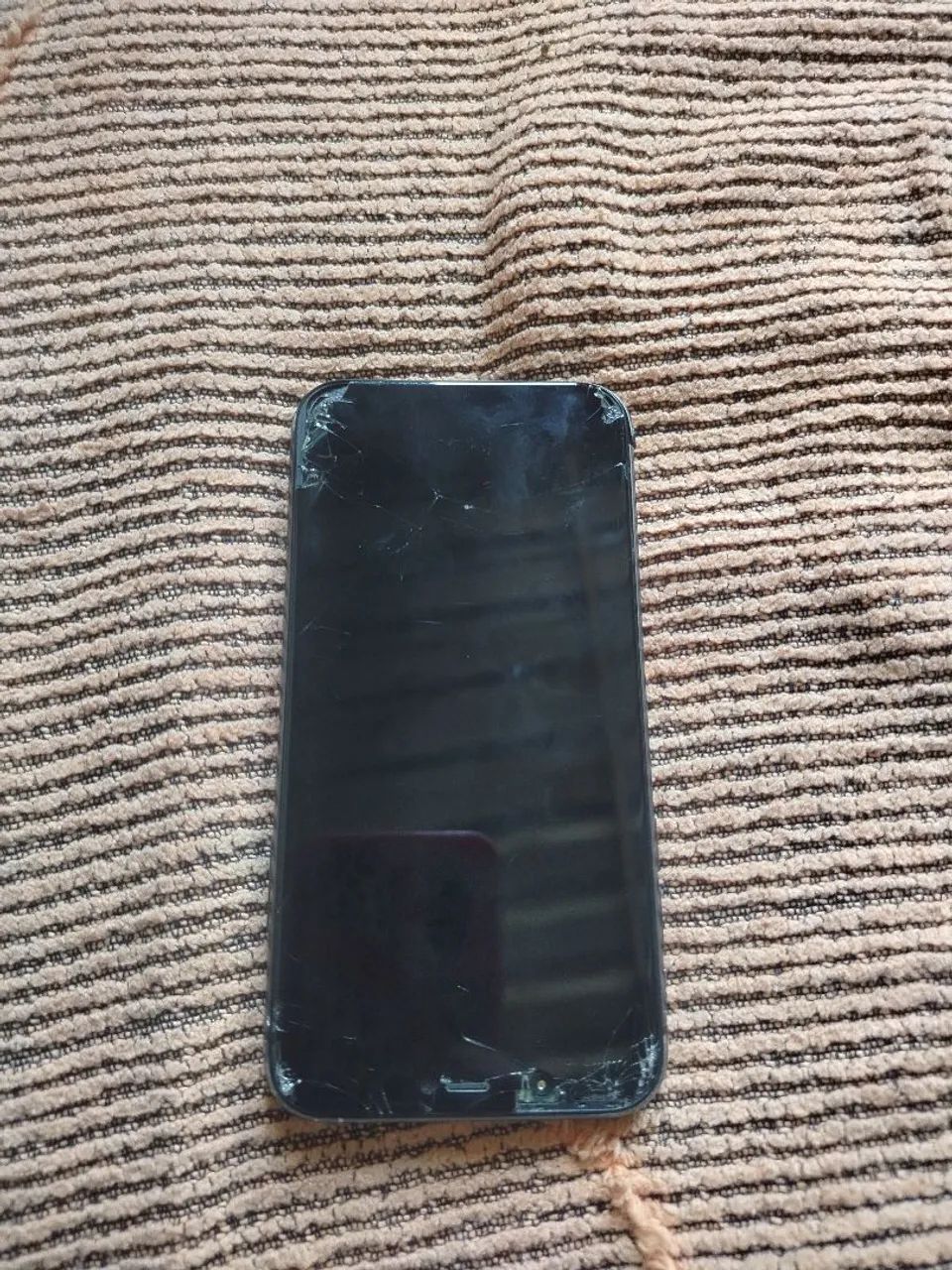 iPhone 11 tela quebrada