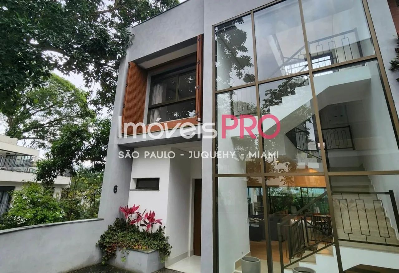 Linda casa em Condomínio