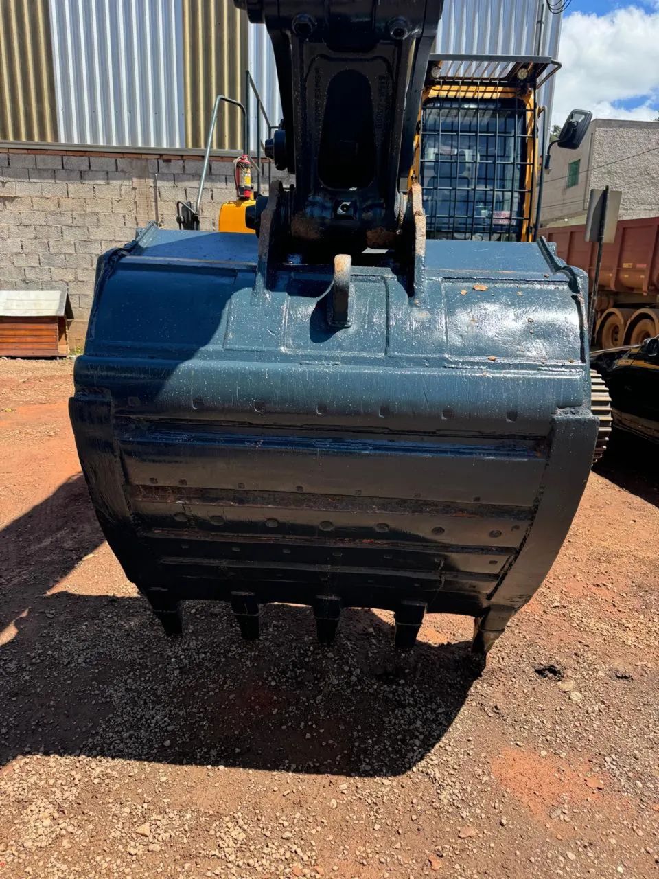 ESCAVADEIRA HYUNDAI 220 22 toneladas  - Foto 3