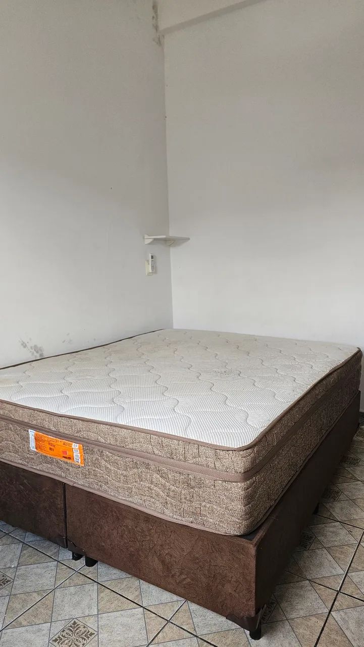 Cama Queen Probel marrom , ótimo estado